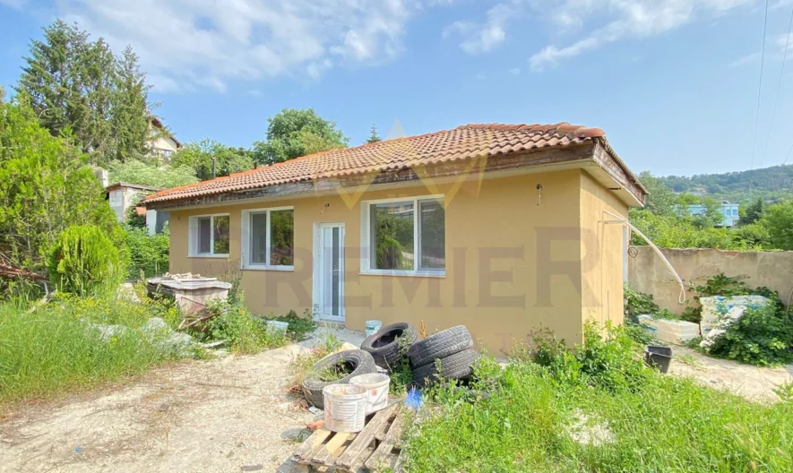 Две Къщи с 2 дка Двор в кв. Изгрев гр.Варна - - снимка 27 - Имоти Премиер