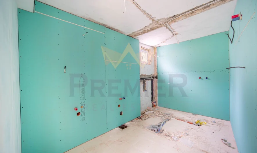 Две Къщи с 2 дка Двор в кв. Изгрев гр.Варна - - снимка 32 - Имоти Премиер