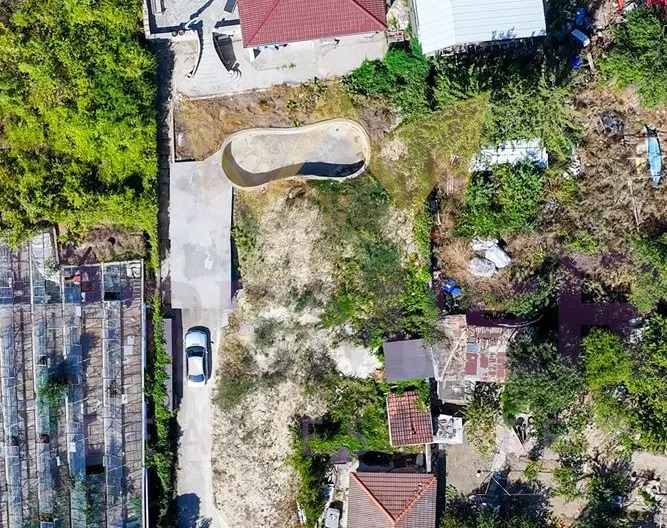 Две Къщи с 2 дка Двор в кв. Изгрев гр.Варна - - снимка 35 - Имоти Премиер