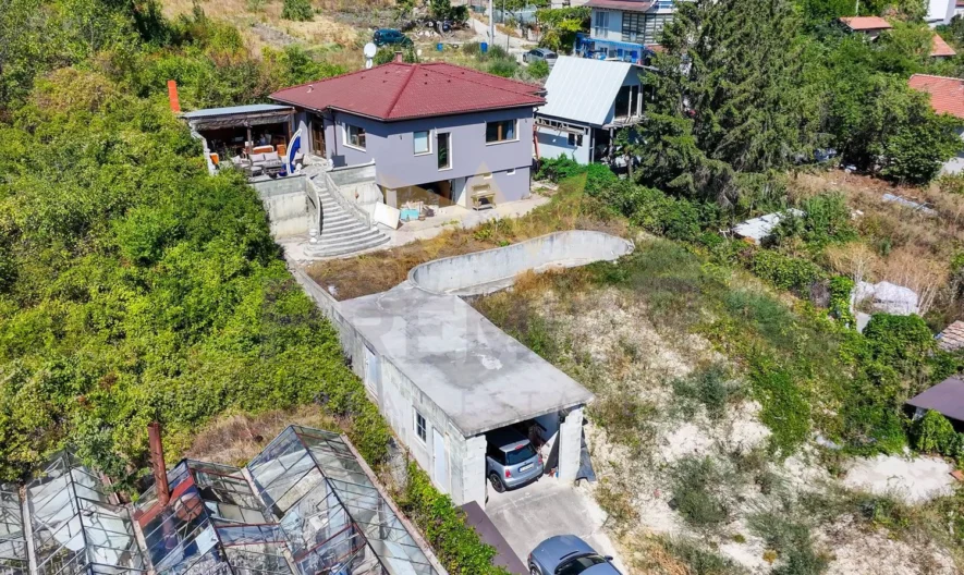 Две Къщи с 2 дка Двор в кв. Изгрев гр.Варна - - снимка 41 - Имоти Премиер