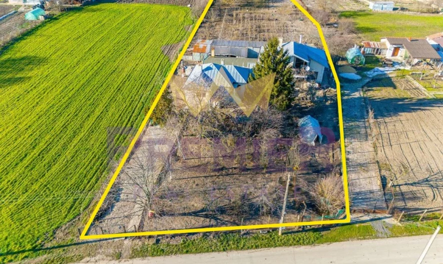 Две къщи в един двор (3689 кв.м.), с.Могилище, общ. Каварна, обл. Добрич. -  - снимка 1 - Имоти Премиер