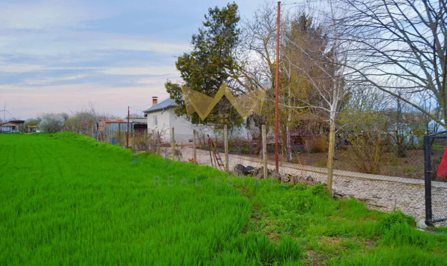 Две къщи в един двор (3689 кв.м.), с.Могилище, общ. Каварна, обл. Добрич. -  - снимка 34 - Имоти Премиер