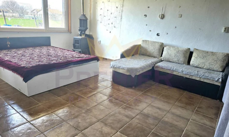 Две къщи в един двор (3689 кв.м.), с.Могилище, общ. Каварна, обл. Добрич. -  - снимка 8 - Имоти Премиер