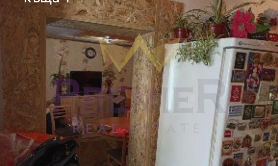 Две къщи в един двор в района на Автогарата -  - снимка 14 - Имоти Премиер