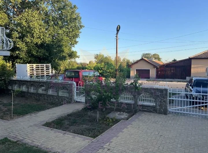 Две къщи в гр.Суворово, обл.Варна -  - снимка 4 - Имоти Премиер