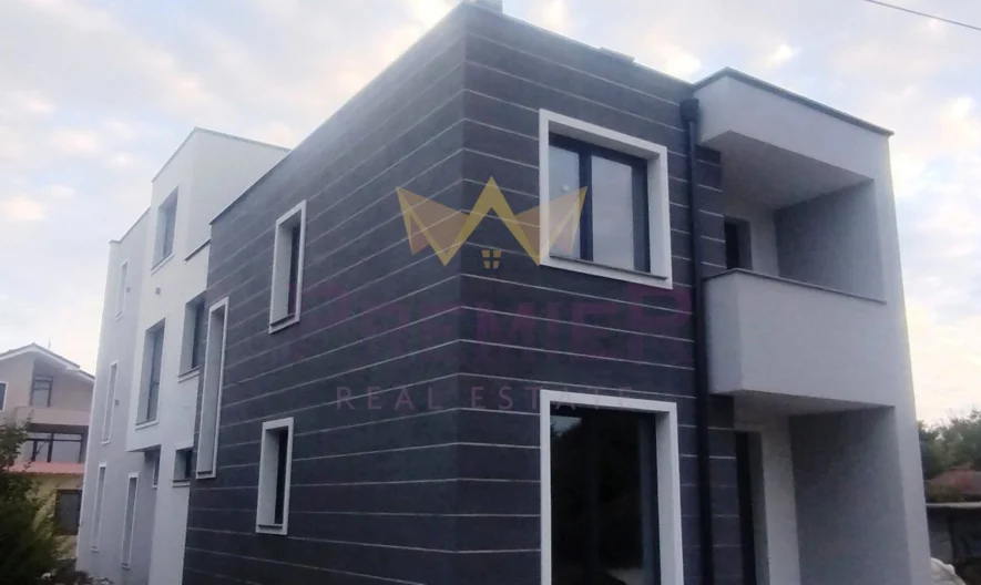 Две къщи в кв. Остромила -  - снимка 11 - Имоти Премиер