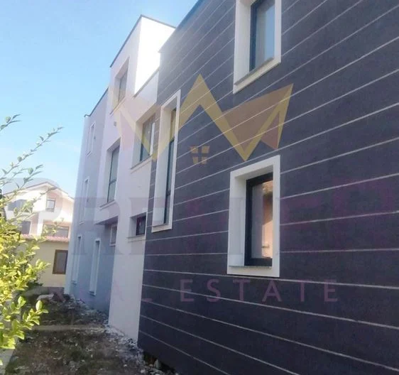 Две къщи в кв. Остромила -  - снимка 15 - Имоти Премиер