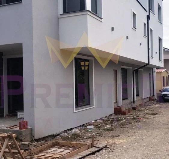 Две къщи в кв. Остромила -  - снимка 3 - Имоти Премиер