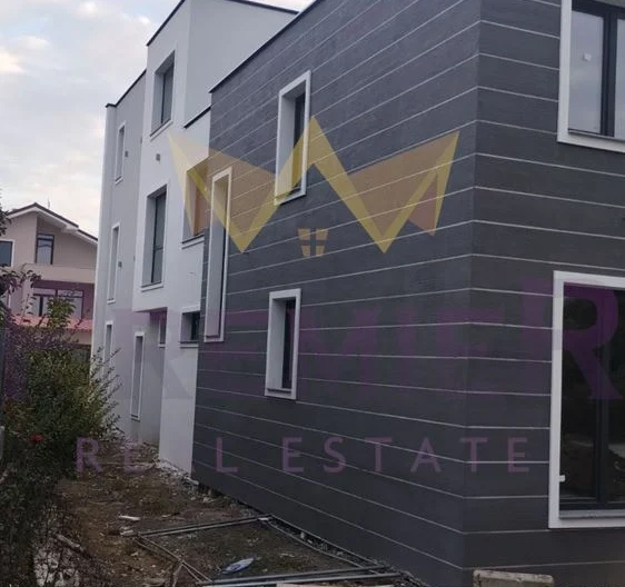 Две къщи в кв. Остромила -  - снимка 7 - Имоти Премиер