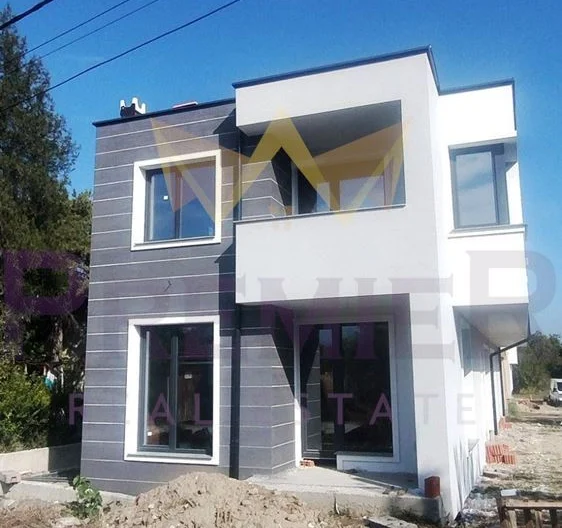 Две къщи в кв. Остромила -  - снимка 9 - Имоти Премиер