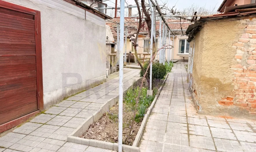 Две Къщи в Централната част на гр.Добрич - - снимка 4 - Имоти Премиер