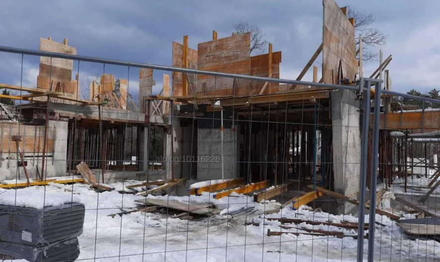 Две самостоятелни къщи с общ двор и басейн в к.к. Камчия -  - снимка 2 - Имоти Премиер