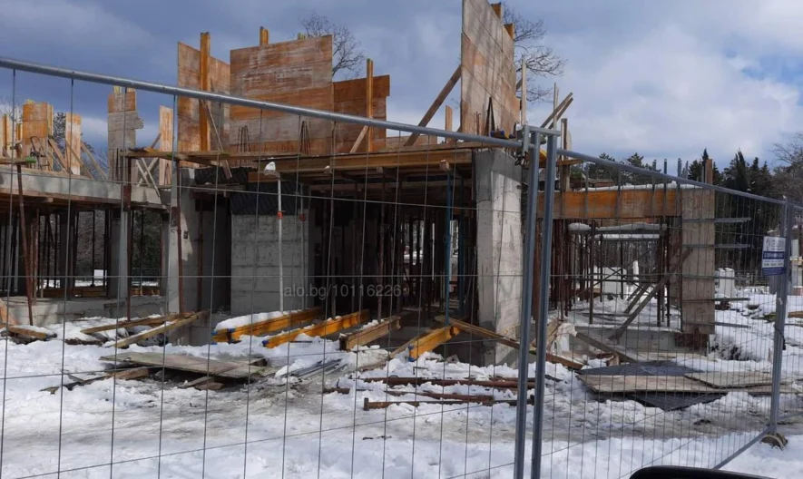 Две самостоятелни къщи с общ двор и басейн в к.к. Камчия -  - снимка 3 - Имоти Премиер