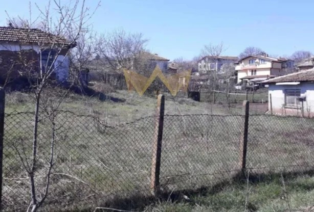 Дворно място с къща в центъра на с. Извор на 15 км от Бургас - - снимка 2 - Имоти Премиер