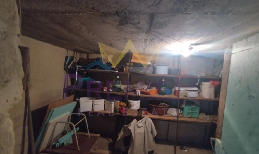 Двуетажна къща ! -  - снимка 12 - Имоти Премиер