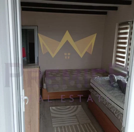 Двуетажна къща (120 кв.м.) с двор (980 кв.м.) отлична локация в с. Славеево, обл. Добрич -  - снимка 4 - Имоти Премиер