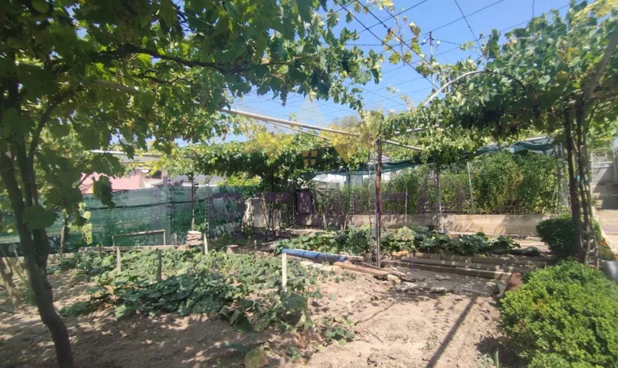 Двуетажна къща ! -  - снимка 15 - Имоти Премиер