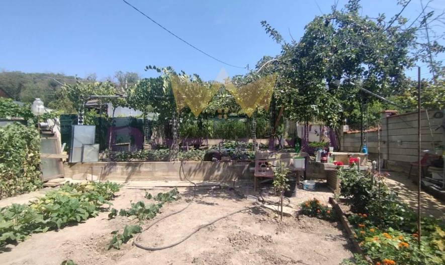 Двуетажна къща ! -  - снимка 18 - Имоти Премиер