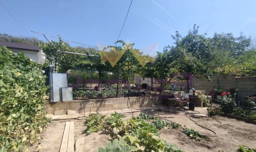 Двуетажна къща ! -  - снимка 19 - Имоти Премиер