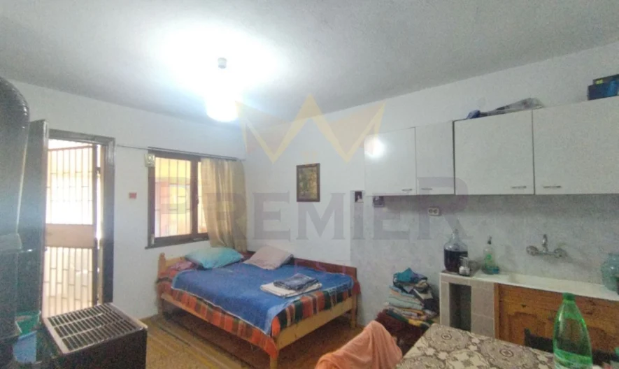 Двуетажна къща ! -  - снимка 3 - Имоти Премиер