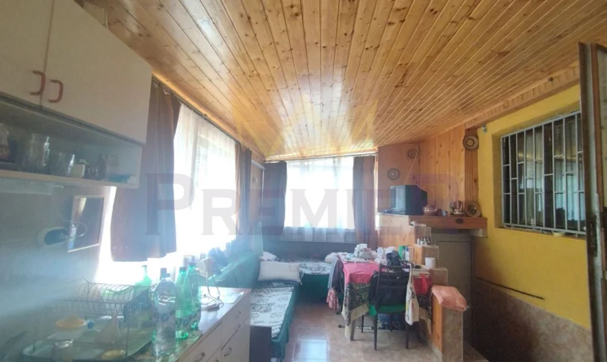 Двуетажна къща ! -  - снимка 7 - Имоти Премиер