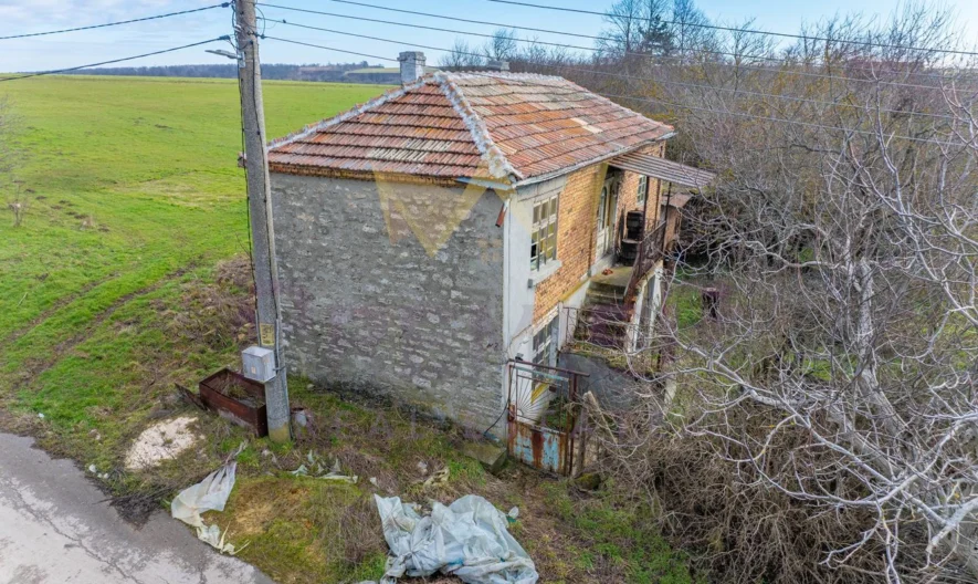 Двуетажна къща – 108 кв.м. с парцел 3000 кв.м. -  - снимка 2 - Имоти Премиер