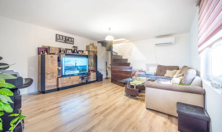 Двуетажна къща (90 кв.м. РЗП) с двор (2000 кв.м.) в с. Гурково, общ. Балчик, обл. Добрич. -  - снимка 11 - Имоти Премиер