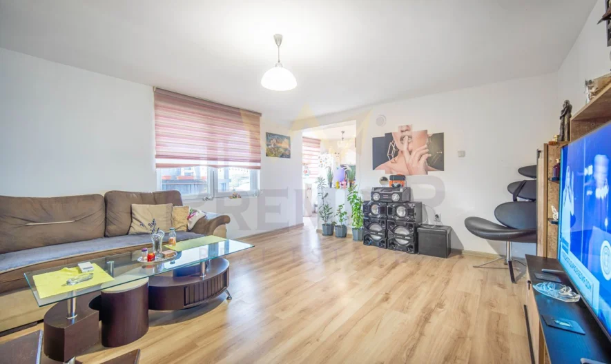 Двуетажна къща (90 кв.м. РЗП) с двор (2000 кв.м.) в с. Гурково, общ. Балчик, обл. Добрич. - - снимка 11 - Имоти Премиер