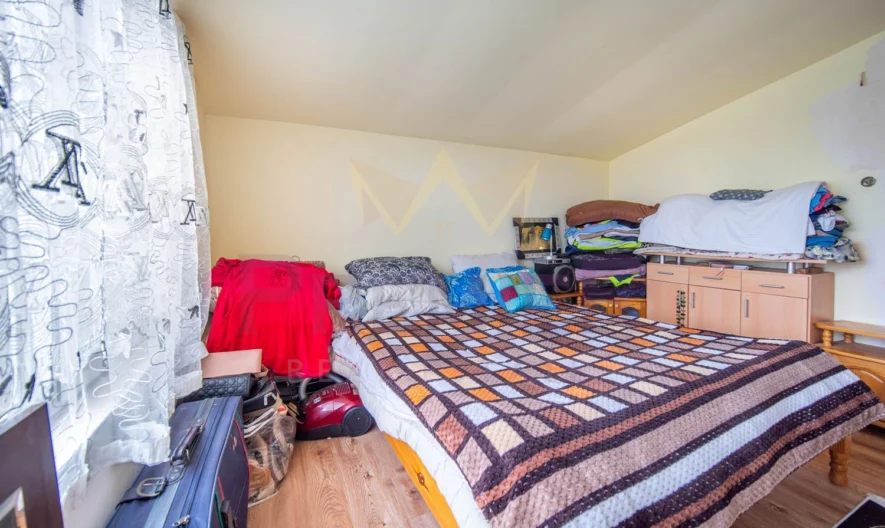 Двуетажна къща (90 кв.м. РЗП) с двор (2000 кв.м.) в с. Гурково, общ. Балчик, обл. Добрич. -  - снимка 19 - Имоти Премиер