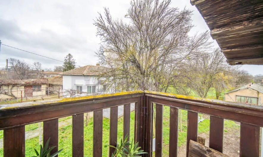 Двуетажна къща (90 кв.м. РЗП) с двор (2000 кв.м.) в с. Гурково, общ. Балчик, обл. Добрич. - - снимка 21 - Имоти Премиер