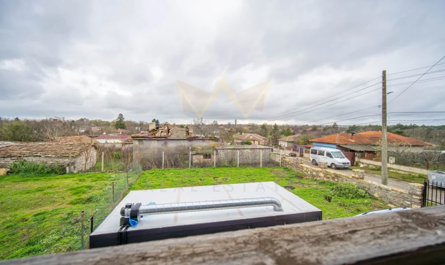 Двуетажна къща (90 кв.м. РЗП) с двор (2000 кв.м.) в с. Гурково, общ. Балчик, обл. Добрич. - - снимка 22 - Имоти Премиер