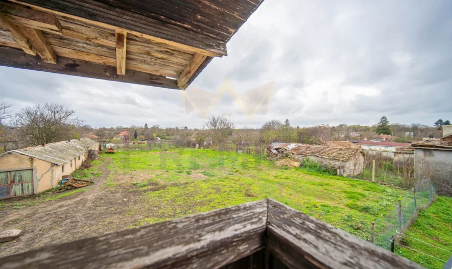 Двуетажна къща (90 кв.м. РЗП) с двор (2000 кв.м.) в с. Гурково, общ. Балчик, обл. Добрич. - - снимка 23 - Имоти Премиер