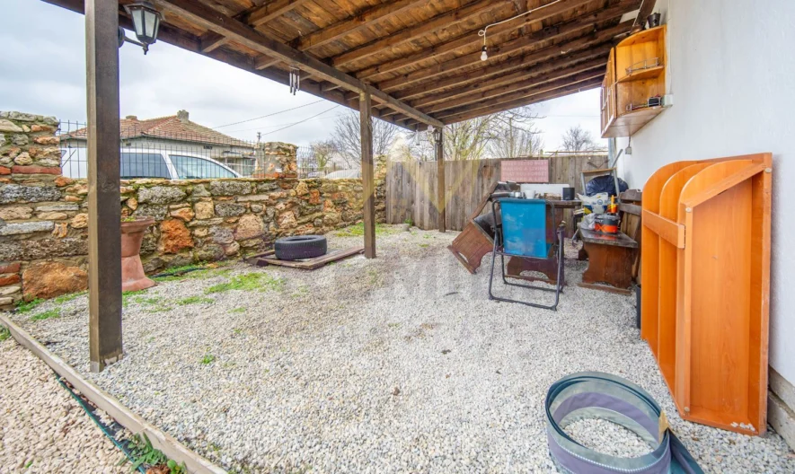 Двуетажна къща (90 кв.м. РЗП) с двор (2000 кв.м.) в с. Гурково, общ. Балчик, обл. Добрич. -  - снимка 25 - Имоти Премиер