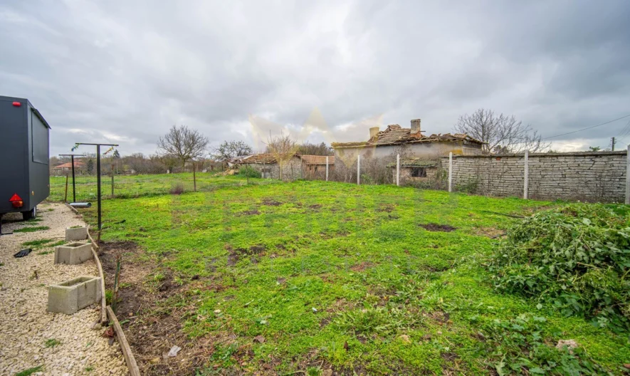 Двуетажна къща (90 кв.м. РЗП) с двор (2000 кв.м.) в с. Гурково, общ. Балчик, обл. Добрич. - - снимка 25 - Имоти Премиер