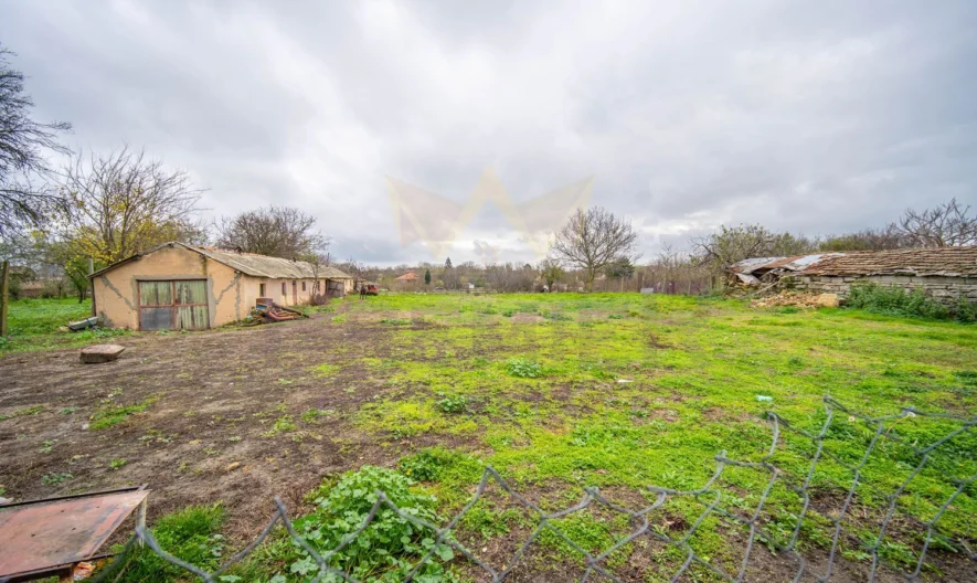 Двуетажна къща (90 кв.м. РЗП) с двор (2000 кв.м.) в с. Гурково, общ. Балчик, обл. Добрич. -  - снимка 27 - Имоти Премиер