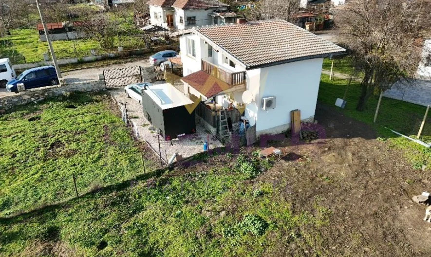 Двуетажна къща (90 кв.м. РЗП) с двор (2000 кв.м.) в с. Гурково, общ. Балчик, обл. Добрич. -  - снимка 5 - Имоти Премиер