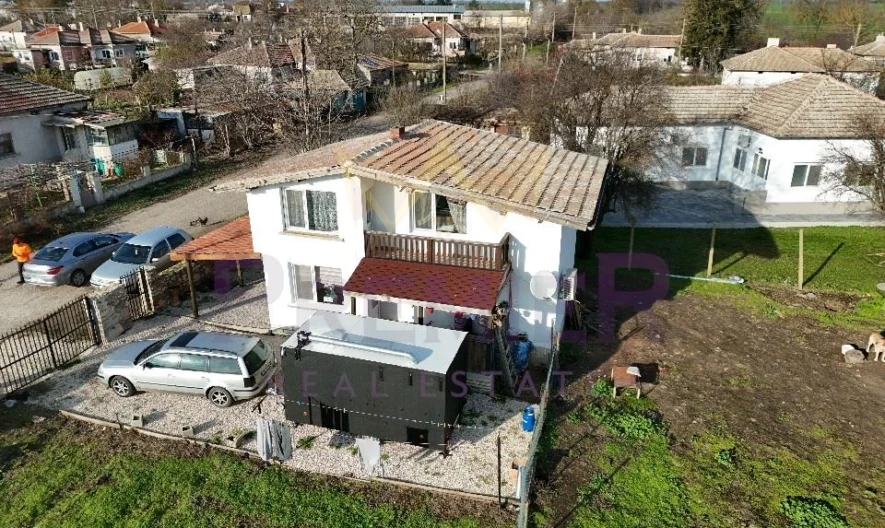 Двуетажна къща (90 кв.м. РЗП) с двор (2000 кв.м.) в с. Гурково, общ. Балчик, обл. Добрич. - - снимка 6 - Имоти Премиер