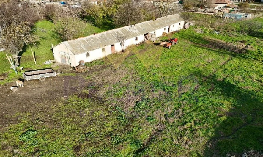 Двуетажна къща (90 кв.м. РЗП) с двор (2000 кв.м.) в с. Гурково, общ. Балчик, обл. Добрич. - - снимка 7 - Имоти Премиер