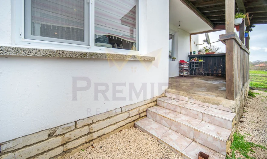 Двуетажна къща (90 кв.м. РЗП) с двор (2000 кв.м.) в с. Гурково, общ. Балчик, обл. Добрич. -  - снимка 8 - Имоти Премиер