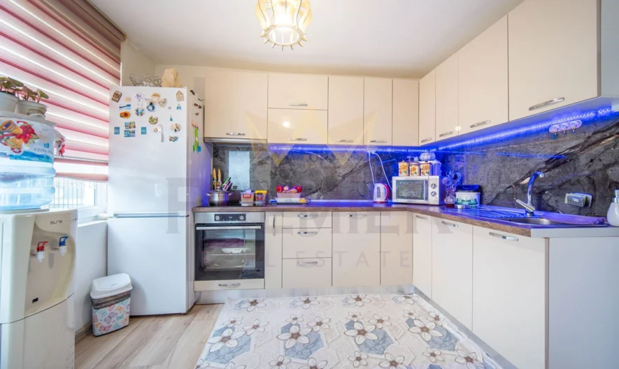 Двуетажна къща (90 кв.м. РЗП) с двор (2000 кв.м.) в с. Гурково, общ. Балчик, обл. Добрич. - - снимка 8 - Имоти Премиер