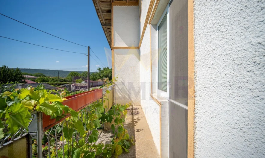 Двуетажна къща е село Църква -  - снимка 15 - Имоти Премиер