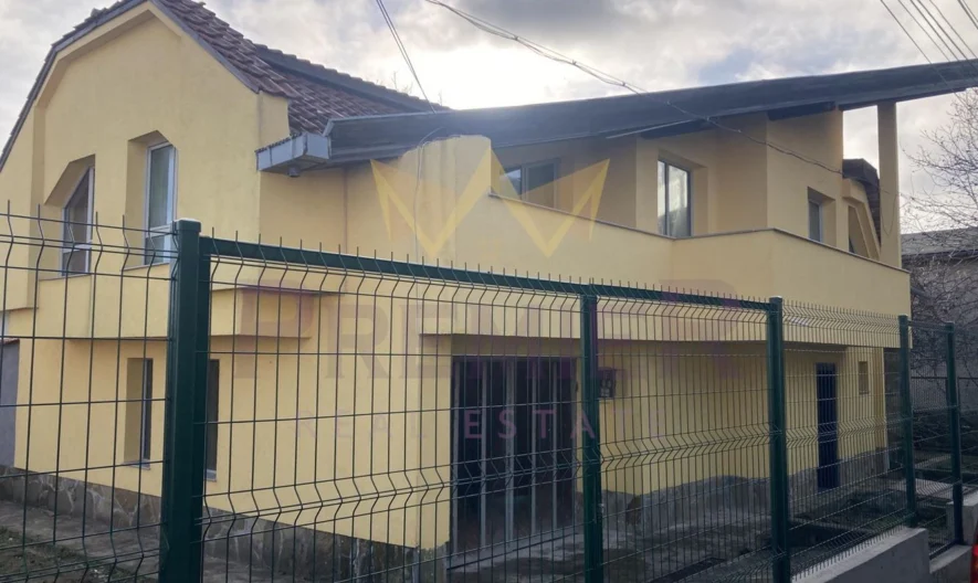 Двуетажна къща гр. Балчик - - снимка 2 - Имоти Премиер