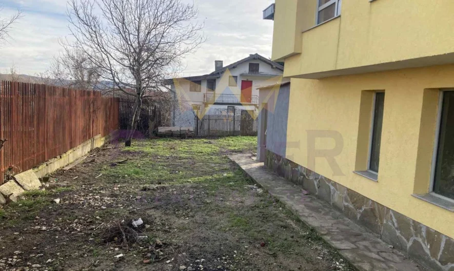 Двуетажна къща гр. Балчик -  - снимка 3 - Имоти Премиер