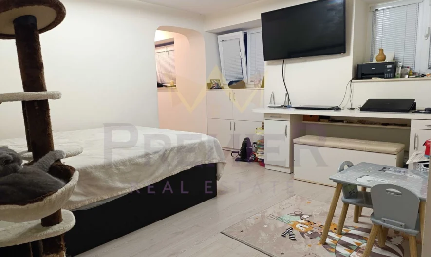 Двуетажна къща гр.Аксаково -  - снимка 11 - Имоти Премиер