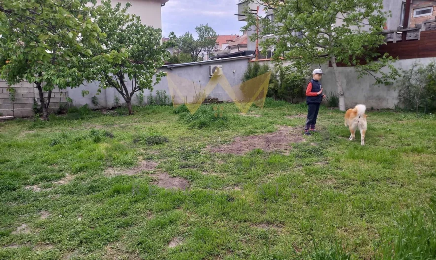 Двуетажна къща гр.Аксаково - - снимка 12 - Имоти Премиер