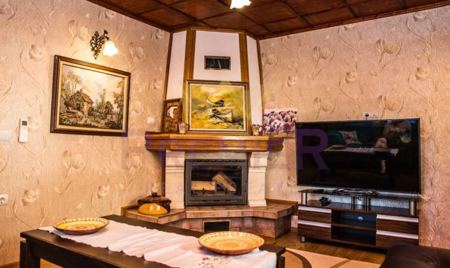 Двуетажна къща гр.Балчик -  - снимка 1 - Имоти Премиер