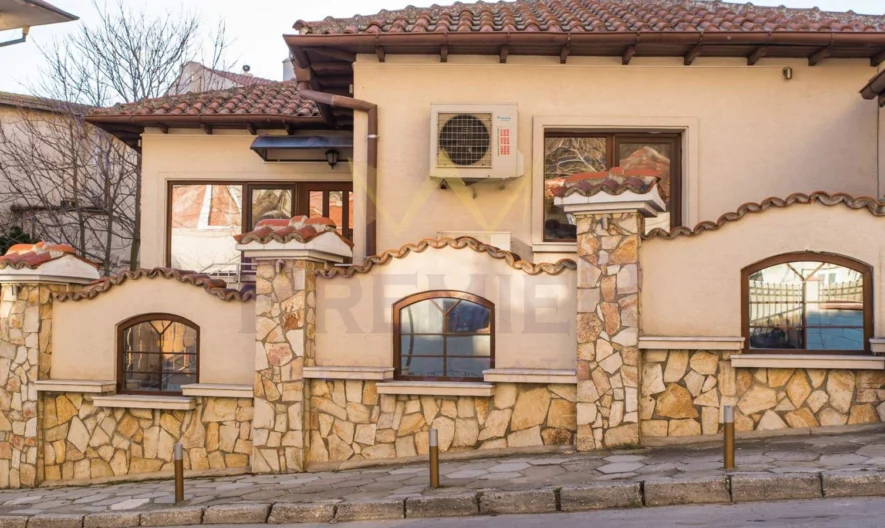 Двуетажна къща гр.Балчик - - снимка 29 - Имоти Премиер