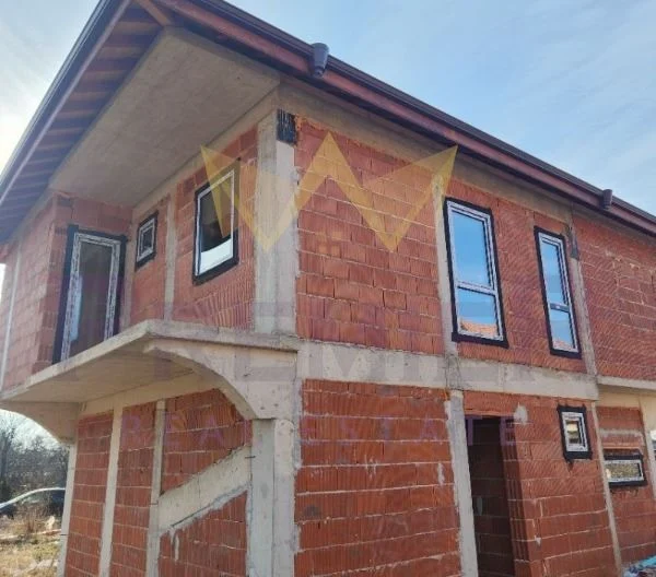 Двуетажна къща Костинброд - - снимка 4 - Имоти Премиер