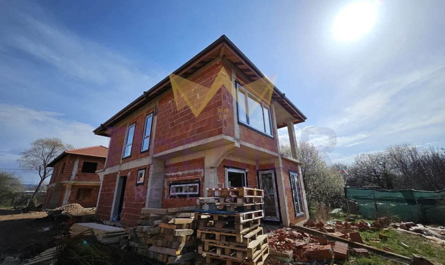 Двуетажна къща Костинброд - - снимка 6 - Имоти Премиер