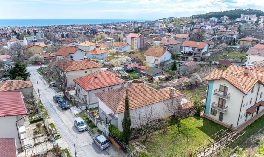 Двуетажна Къща с 600кв. Двор в кв.Виница гр.Варна -  - снимка 10 - Имоти Премиер